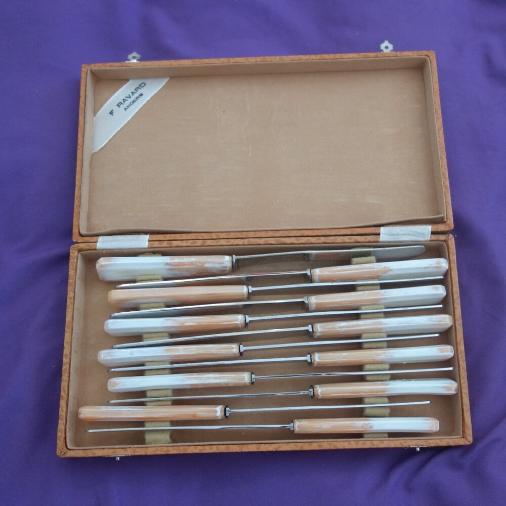 Vintage Set of Twelve(12) F RAVARD ANGLERS Knives with Box